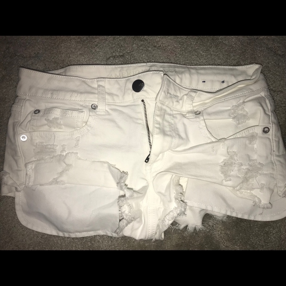 White American Eagle shorts